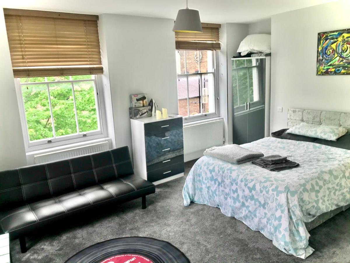 Camden Guest House Double Bedroom With Super Large King Bed Londýn Exteriér fotografie