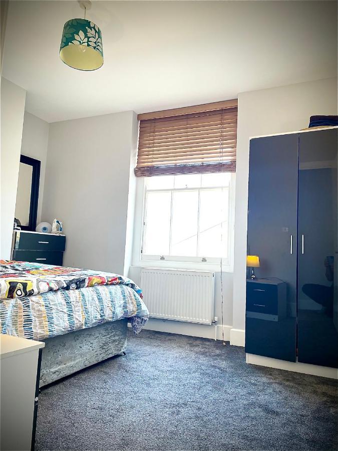 Camden Guest House Double Bedroom With Super Large King Bed Londýn Exteriér fotografie
